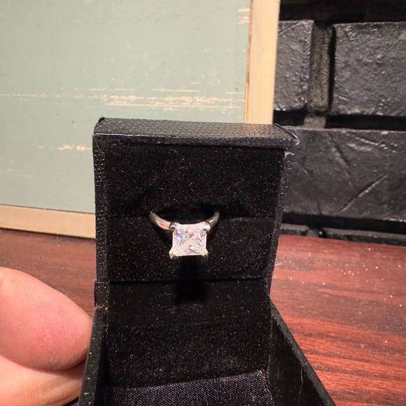 2 carat princess cut diamond ring - Picture 4 of 7